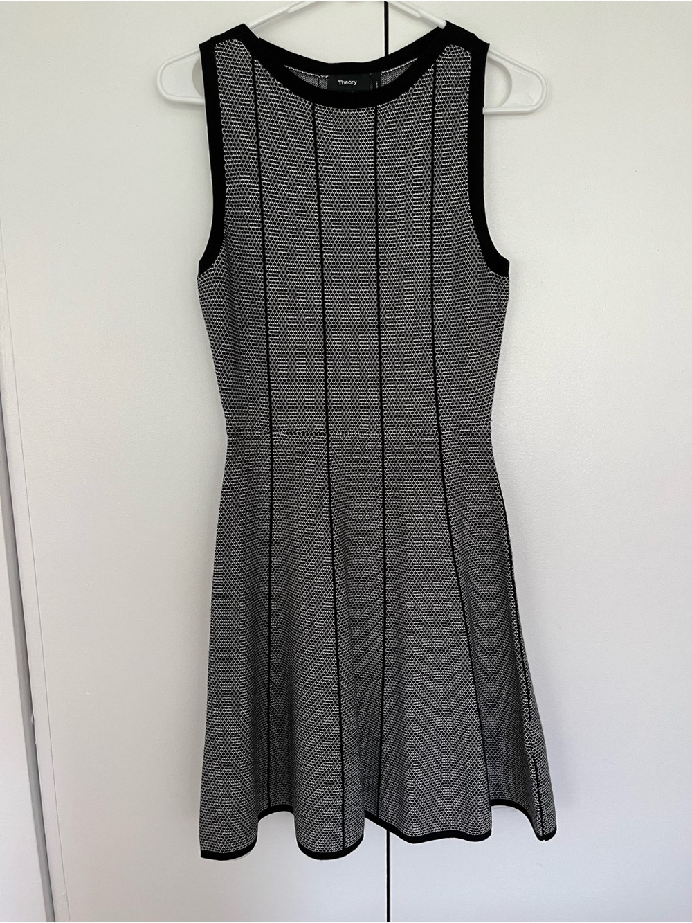 Theory Black & White Sleeveless Knit Midi Dress size Small NWOT